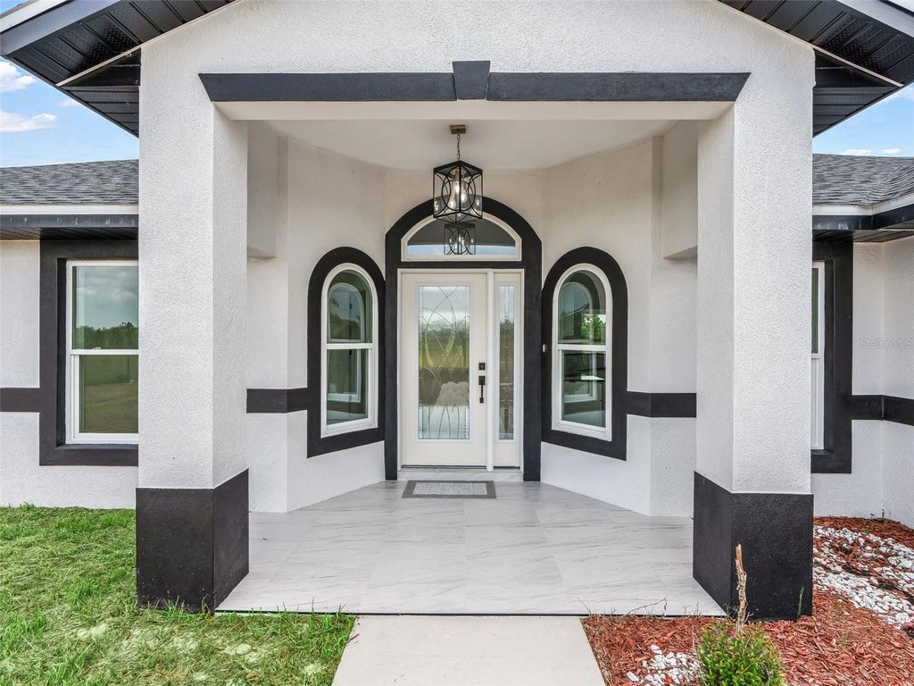 Image 4 of property listing at 14461 SE 80TH STREET, Morriston, FL 32668