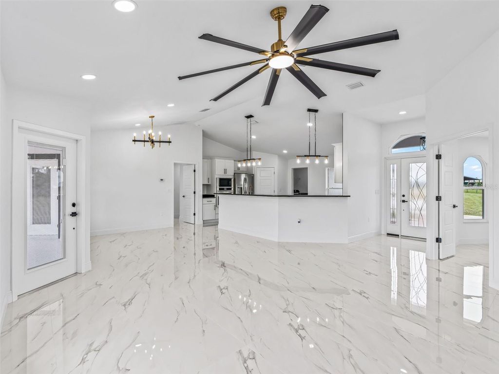 Image 8 of property listing at 14461 SE 80TH STREET, Morriston, FL 32668