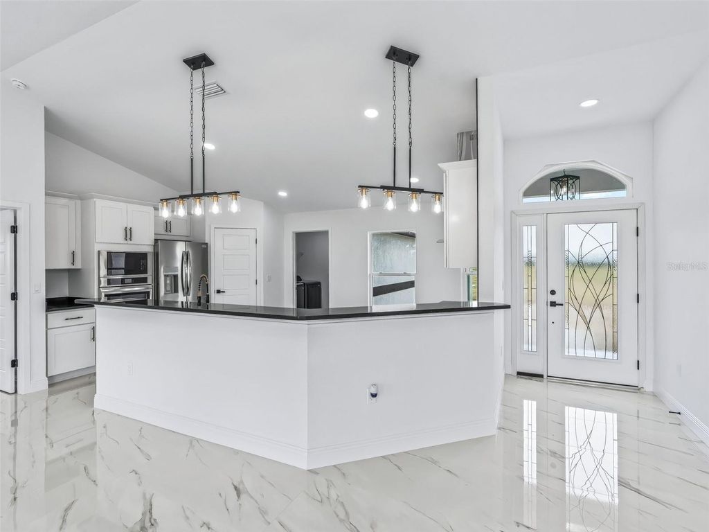 Image 9 of property listing at 14461 SE 80TH STREET, Morriston, FL 32668