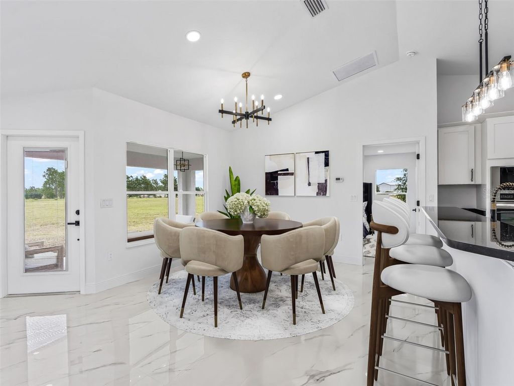 Image 10 of property listing at 14461 SE 80TH STREET, Morriston, FL 32668