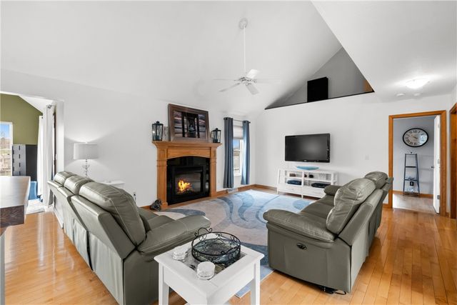 478 Spruce Ln, Houston, PA 15342