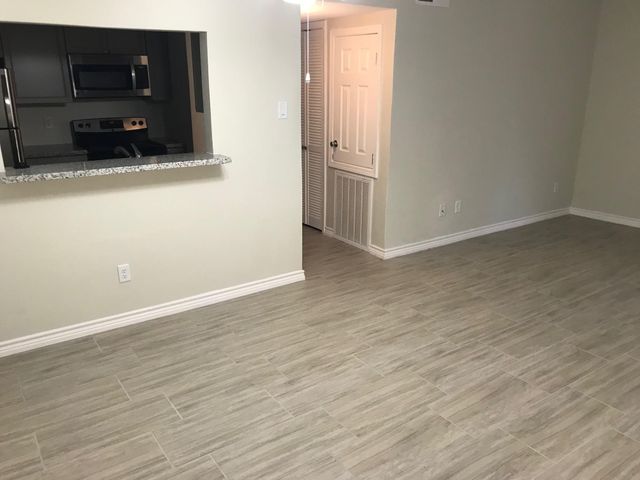 12633 Memorial Drive 21, Houston, TX 77024