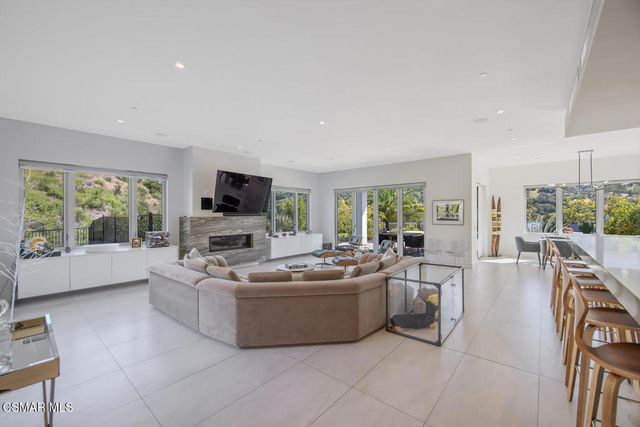 2386 Sierra Creek Road, Agoura Hills, CA 91301