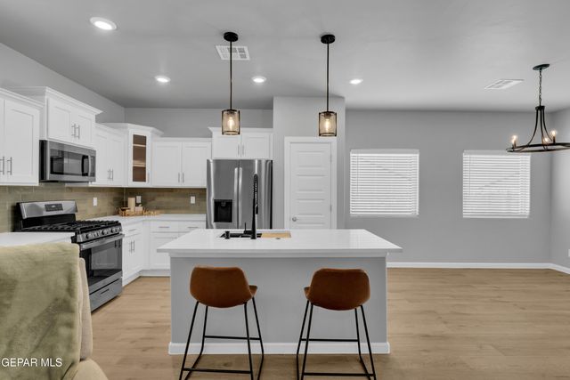 6051 ZINC HILL Street, Santa Teresa, NM 88008