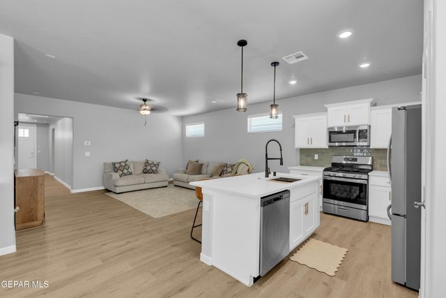 6051 ZINC HILL Street, Santa Teresa, NM 88008