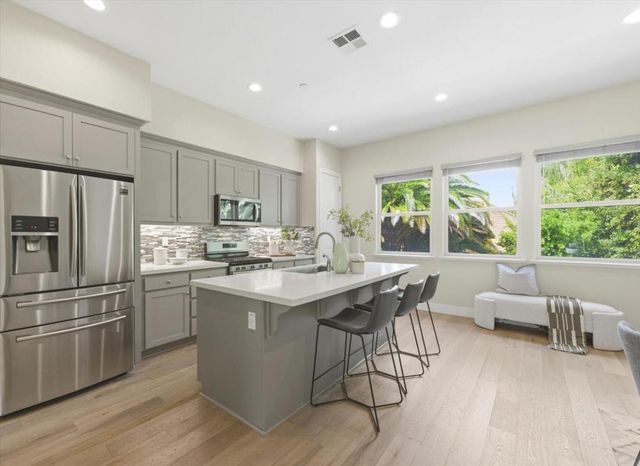 302 Cherokee Loop, Mountain View, CA 94043