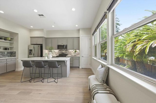 302 Cherokee Loop, Mountain View, CA 94043