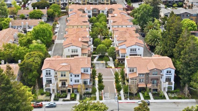 302 Cherokee Loop, Mountain View, CA 94043