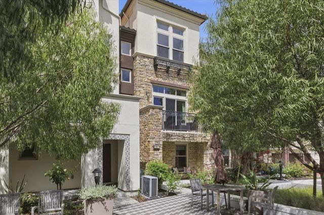 302 Cherokee Loop, Mountain View, CA 94043