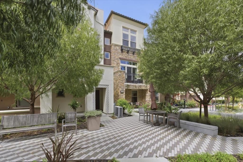 302 Cherokee Loop, Mountain View, CA 94043