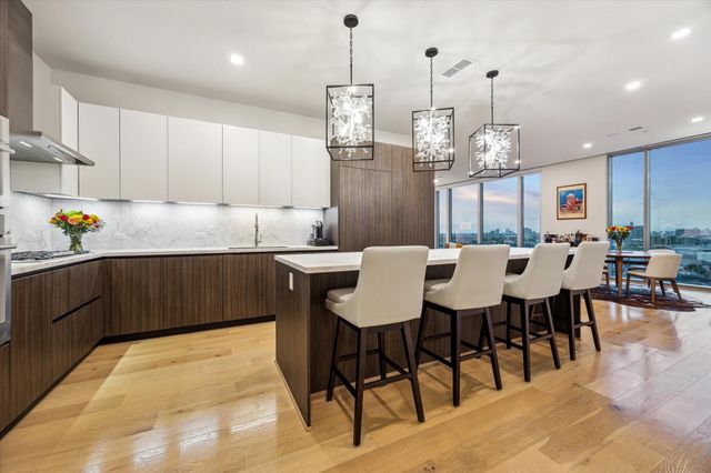 1711 Allen Parkway 1903, Houston, TX 77019