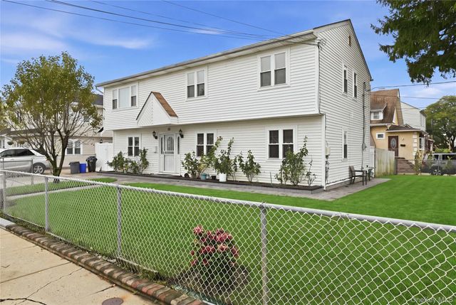 75 Harding Place, Freeport, NY 11520