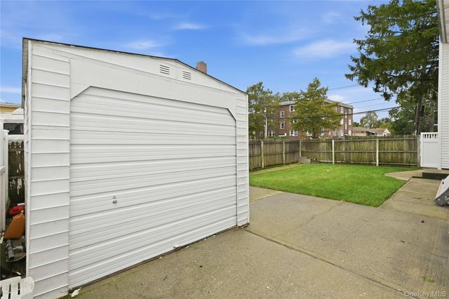 75 Harding Place, Freeport, NY 11520