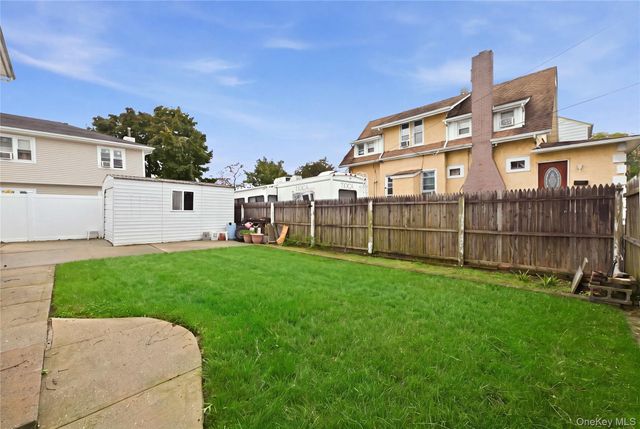 75 Harding Place, Freeport, NY 11520