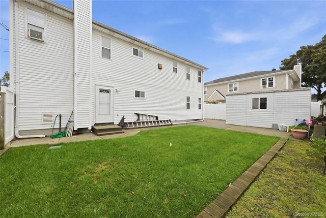 75 Harding Place, Freeport, NY 11520