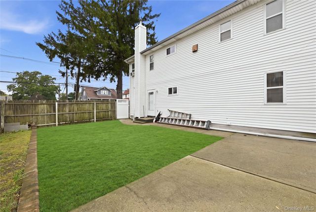 75 Harding Place, Freeport, NY 11520