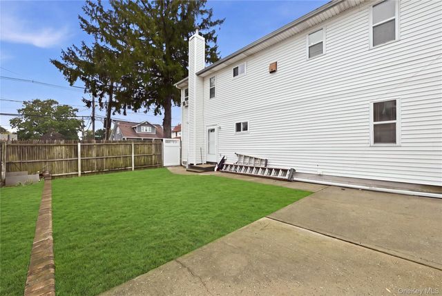 75 Harding Place, Freeport, NY 11520