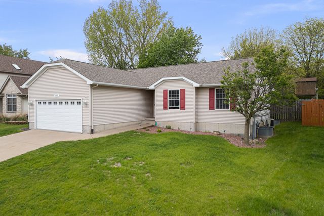 6703 BROOKVIEW Lane, Davenport, IA 52806