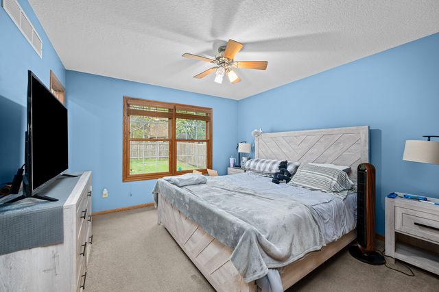 6703 BROOKVIEW Lane, Davenport, IA 52806
