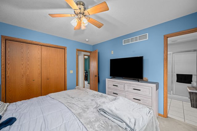 6703 BROOKVIEW Lane, Davenport, IA 52806