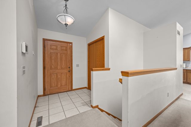 6703 BROOKVIEW Lane, Davenport, IA 52806