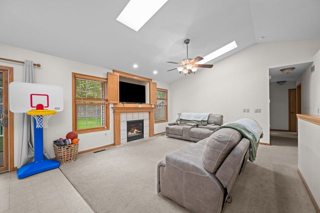 6703 BROOKVIEW Lane, Davenport, IA 52806