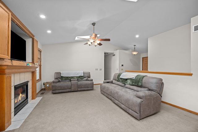 6703 BROOKVIEW Lane, Davenport, IA 52806