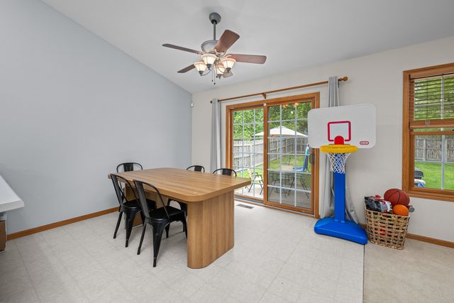 6703 BROOKVIEW Lane, Davenport, IA 52806