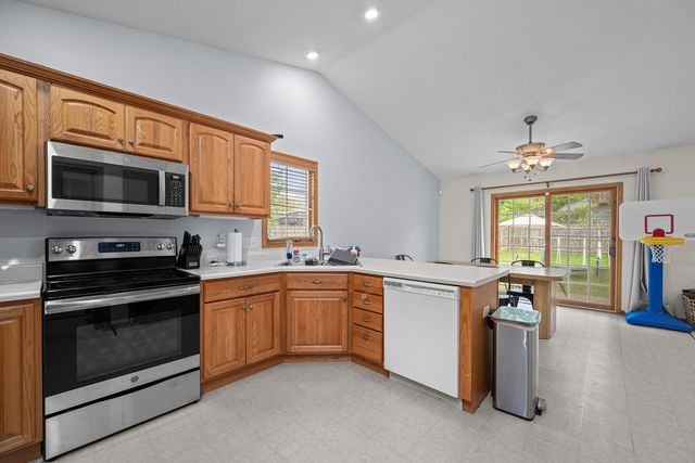 6703 BROOKVIEW Lane, Davenport, IA 52806