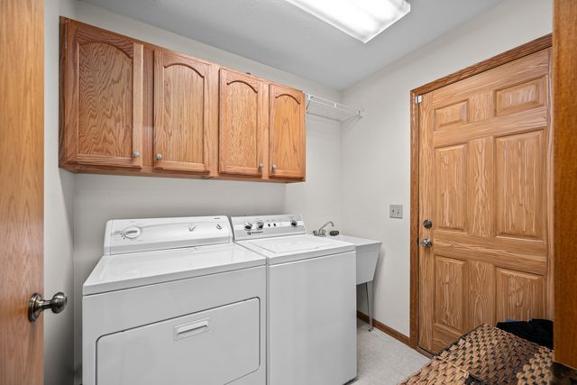 6703 BROOKVIEW Lane, Davenport, IA 52806