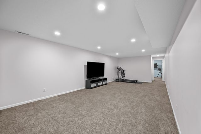 6703 BROOKVIEW Lane, Davenport, IA 52806