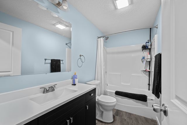 6703 BROOKVIEW Lane, Davenport, IA 52806