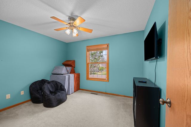 6703 BROOKVIEW Lane, Davenport, IA 52806