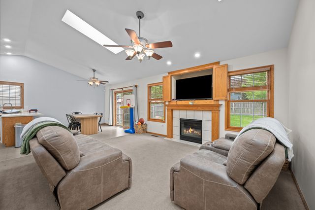 6703 BROOKVIEW Lane, Davenport, IA 52806