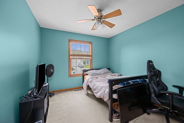 6703 BROOKVIEW Lane, Davenport, IA 52806