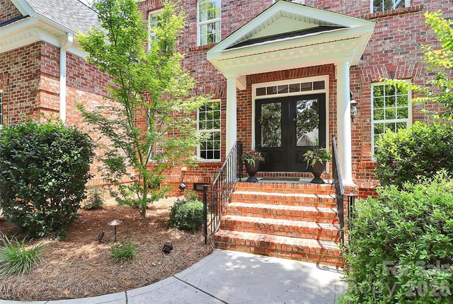 13824 Glen Abbey Drive, Charlotte, NC 28278