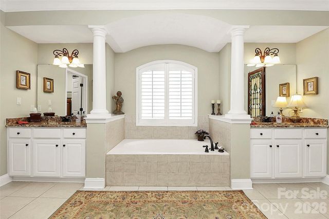 13824 Glen Abbey Drive, Charlotte, NC 28278