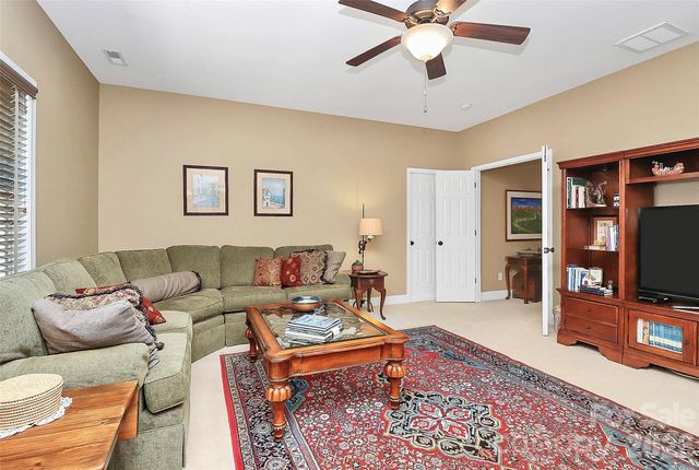 13824 Glen Abbey Drive, Charlotte, NC 28278