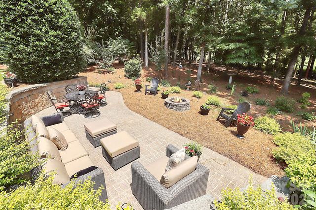 13824 Glen Abbey Drive, Charlotte, NC 28278