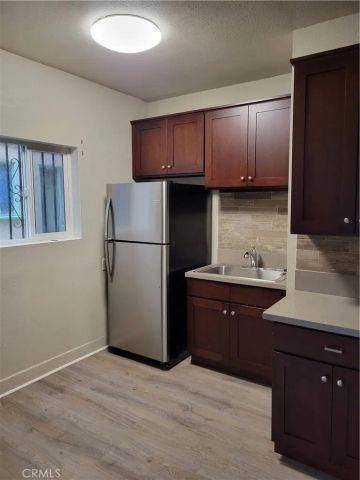1938 Bonsallo Avenue 103, Los Angeles, CA 90007