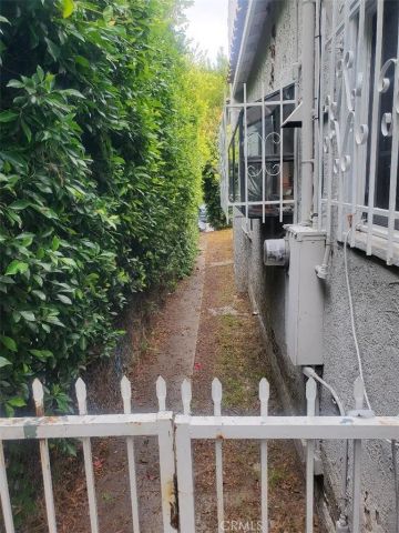 250 N Ridgewood Place North, Los Angeles, CA 90004