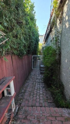 250 N Ridgewood Place North, Los Angeles, CA 90004