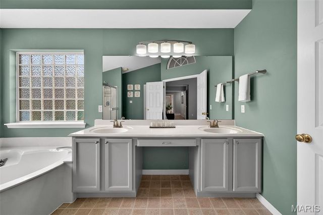 32 Lemhi Pass Court, Dardenne Prairie, MO 63368