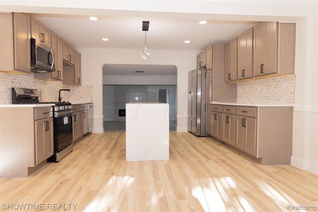 45626 Wakefield Street, Shelby Twp, MI 48317