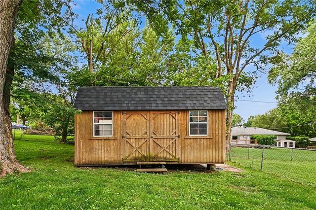 2407 NW 88th Street, Kansas City, MO 64154