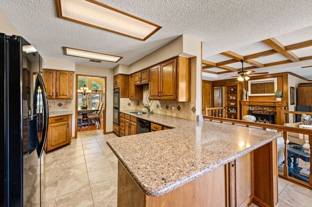 517 Highland Park Drive, Hurst, TX 76054