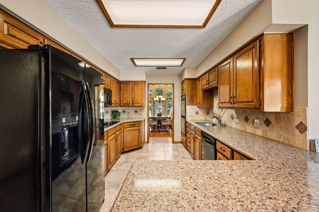 517 Highland Park Drive, Hurst, TX 76054