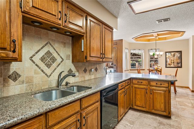 517 Highland Park Drive, Hurst, TX 76054