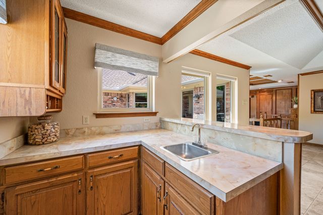 517 Highland Park Drive, Hurst, TX 76054