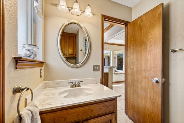 517 Highland Park Drive, Hurst, TX 76054